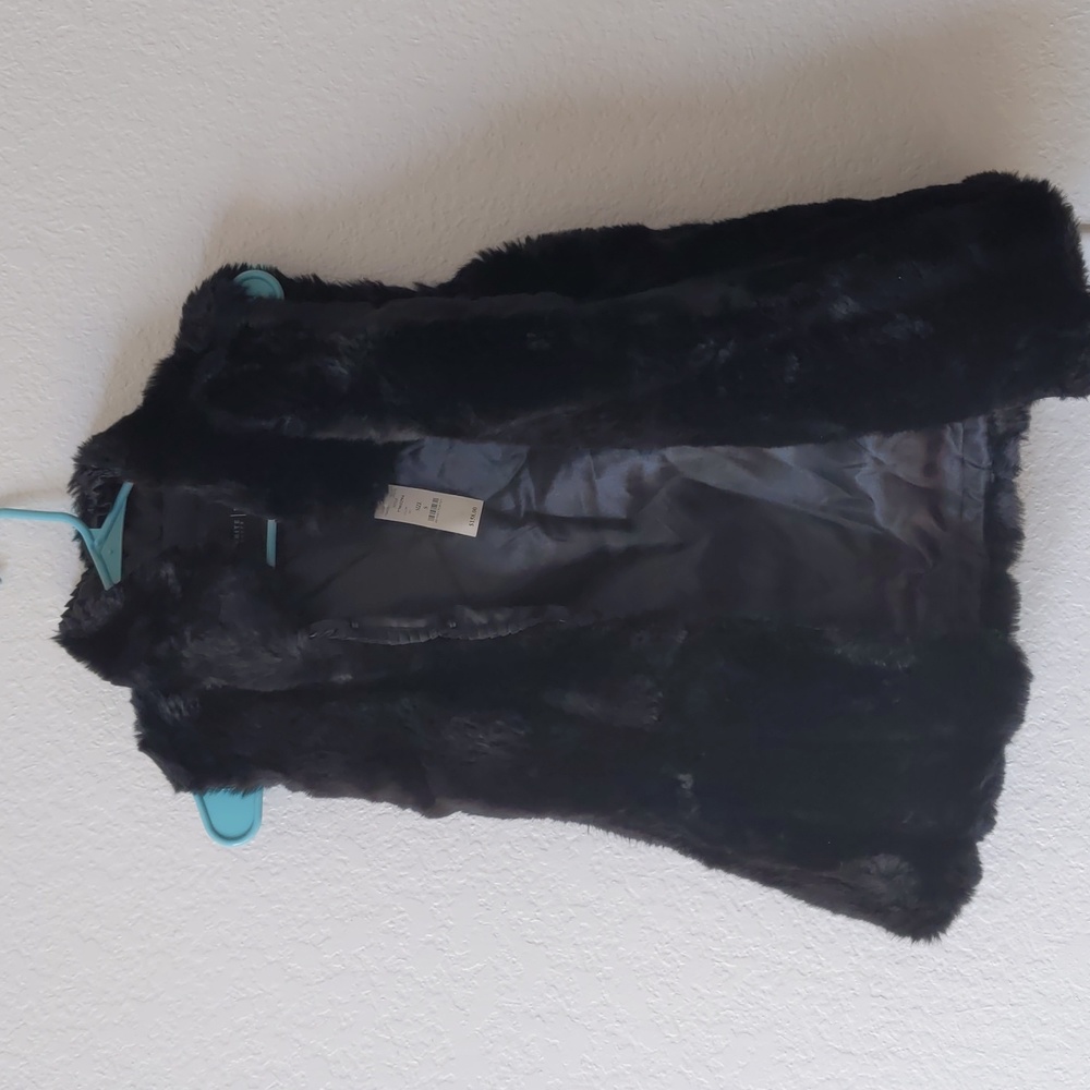 Black Faux fur vest. Women's small. NWT White House Black Market Vest